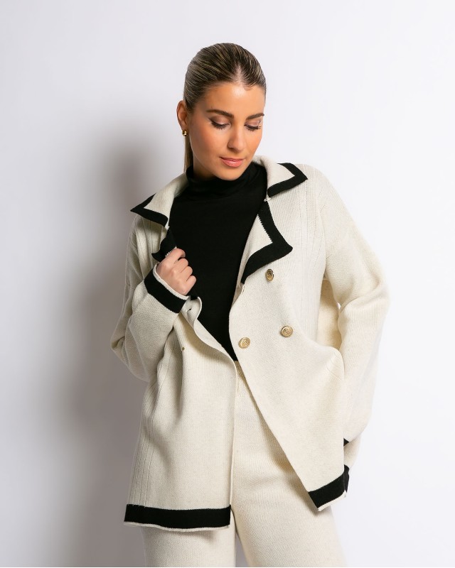 Σετ μπλούζα με χρυσά κουμπιά  και παντελόνι εκρού