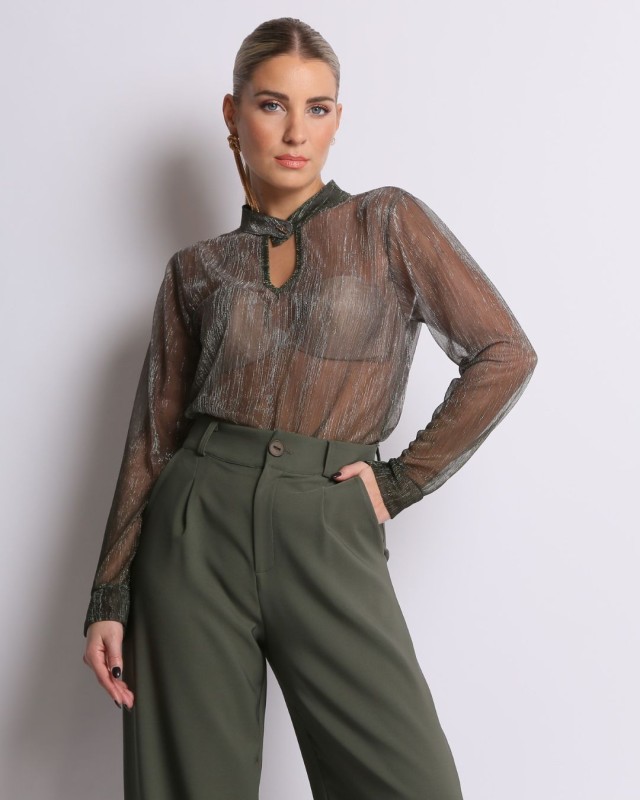 Μπλούζα με λάμψη και άνοιγμα στο ντεκολτέ χακί