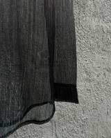 Μπλούζα με λάμψη και άνοιγμα στο ντεκολτέ ανθρακί