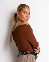 Μπλούζα μακρύ μανίκι με σχέδιο στο στήθος καφέ