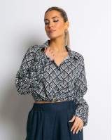 Μπλούζα crop με δέσιμο εμπριμέ navy Μπλούζα crop με δέσιμο εμπριμέ navy