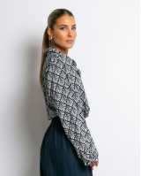 Μπλούζα crop με δέσιμο εμπριμέ navy Μπλούζα crop με δέσιμο εμπριμέ navy