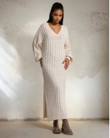 Φόρεμα πλεκτό μακρύ με V μπεζ