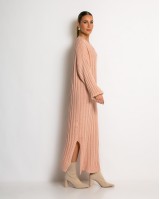 Φόρεμα πλεκτό μακρύ με V σομόν