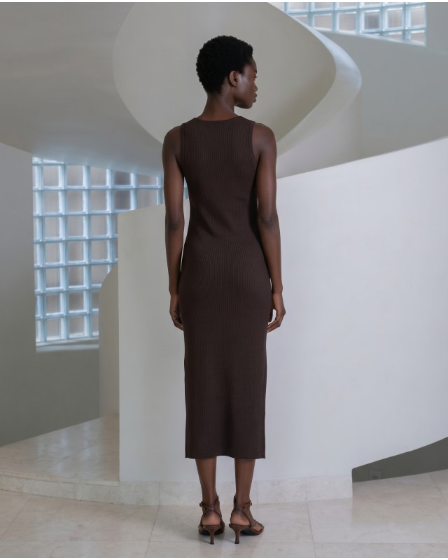 Φόρεμα midi αμάνικο ριπ με άνοιγμα και κουμπιά brown