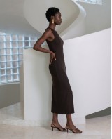 Φόρεμα midi αμάνικο ριπ με άνοιγμα και κουμπιά brown