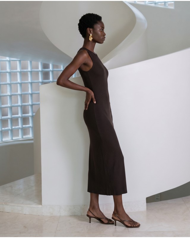 Φόρεμα midi αμάνικο ριπ με άνοιγμα και κουμπιά brown