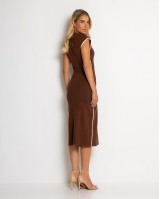 Φόρεμα πλεκτό με απαλή υφή & κάθετες γραμμές καφέ