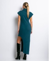 Φόρεμα αμάνικο με βάτες και άνοιγμα στο πλάι πέτρολ