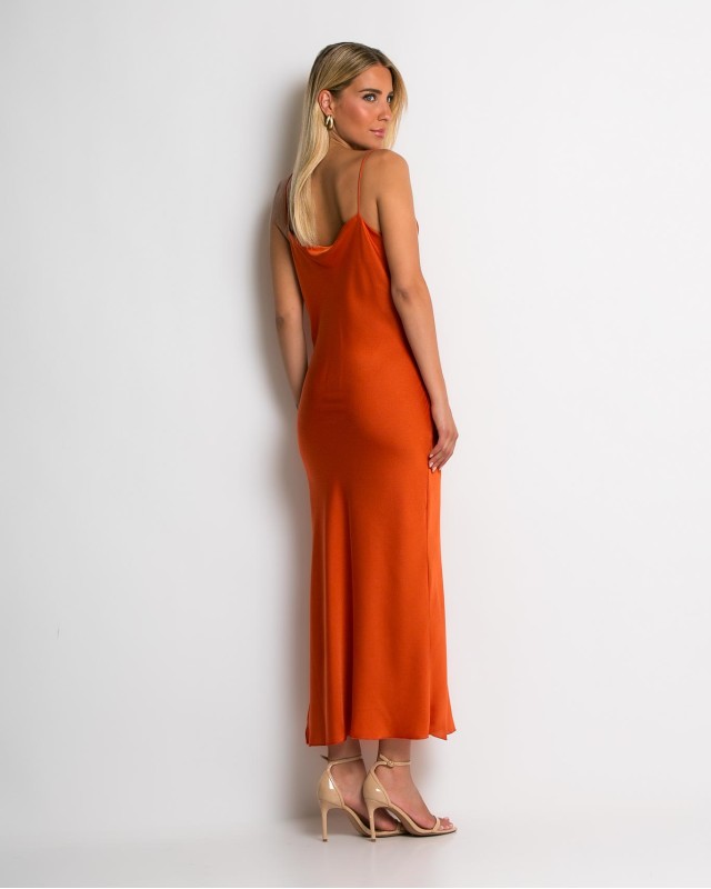 Φόρεμα ντραπέ με σκίσιμο στο πλάι εκάι