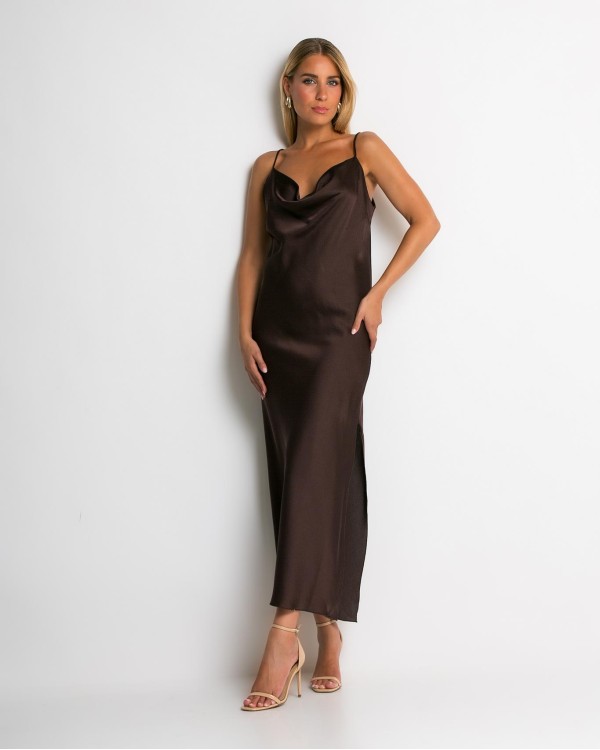 Φόρεμα ντραπέ με σκίσιμο στο πλάι εκάι