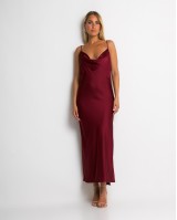 Φόρεμα ντραπέ με σκίσιμο στο πλάι μπορντώ