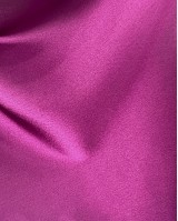 Maxi σατέν φόρεμα με έναν ώμο magenta