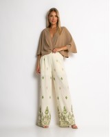 Παντελόνα με boho print εκρού - χακί