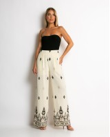 Παντελόνα με boho print εκρού - μαύρο Παντελόνα με boho print εκρού - μαύρο