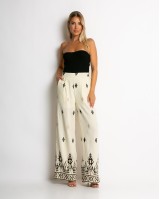 Παντελόνα με boho print εκρού - μαύρο Παντελόνα με boho print εκρού - μαύρο