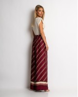 Παντελόνα με chain print μπορντώ Παντελόνα με chain print μπορντώ