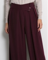 Παντελόνα με κούμπωμα στο πλάι δαμασκηνί