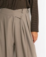 Παντελόνα με κούμπωμα στο πλάι μπεζ