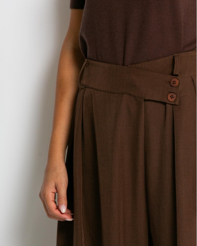 Παντελόνα με κούμπωμα στο πλάι καφέ