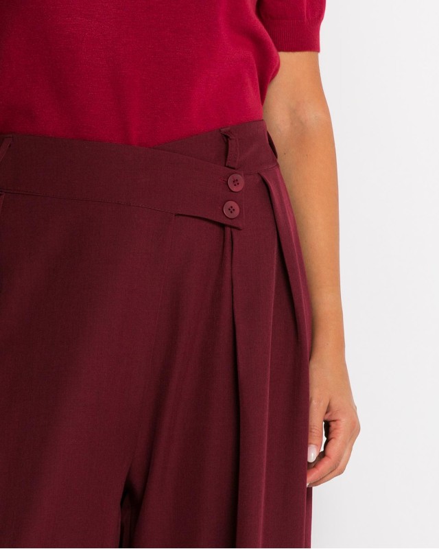 Παντελόνα με κούμπωμα στο πλάι μπορντώ