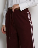 Παντελόνι κοτλέ με λάστιχο και ρίγες στο πλάι μπορντό