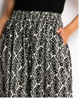Σορτς με boho print μαύρο Σορτς με boho print μαύρο