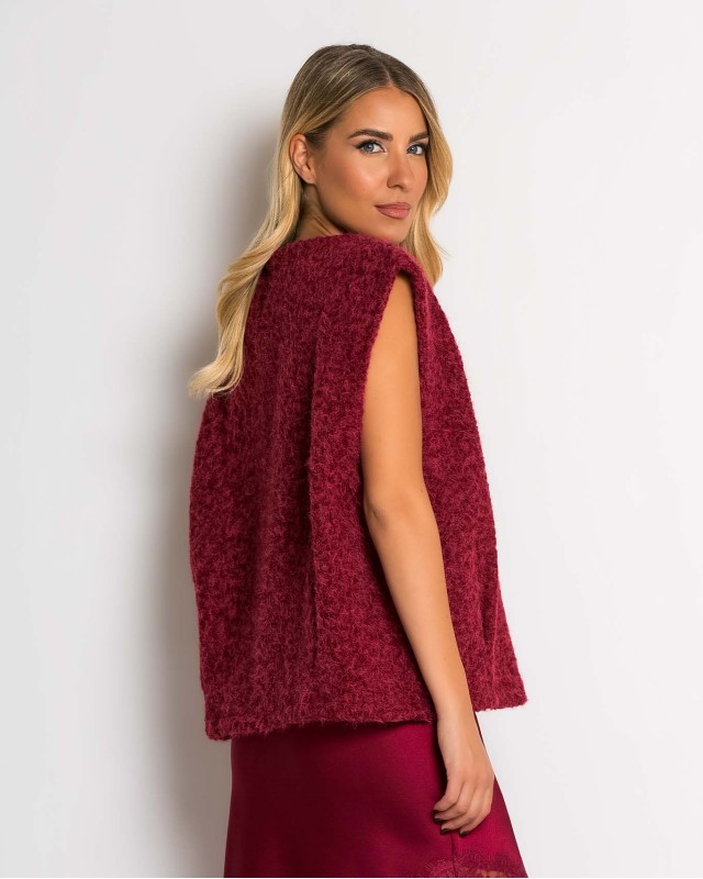 Γιλέκο πλεκτό αμάνικο & καρφίτσα μπορντώ