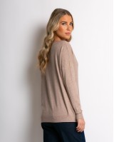 Μπλούζα μακρυμάνικη ψιλό πλεκτό με γυριστή λαιμόκοψη μπεζ σκούρο