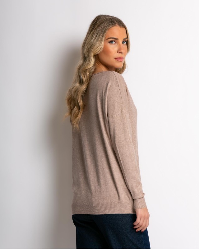 Μπλούζα μακρυμάνικη ψιλό πλεκτό με γυριστή λαιμόκοψη μπεζ σκούρο