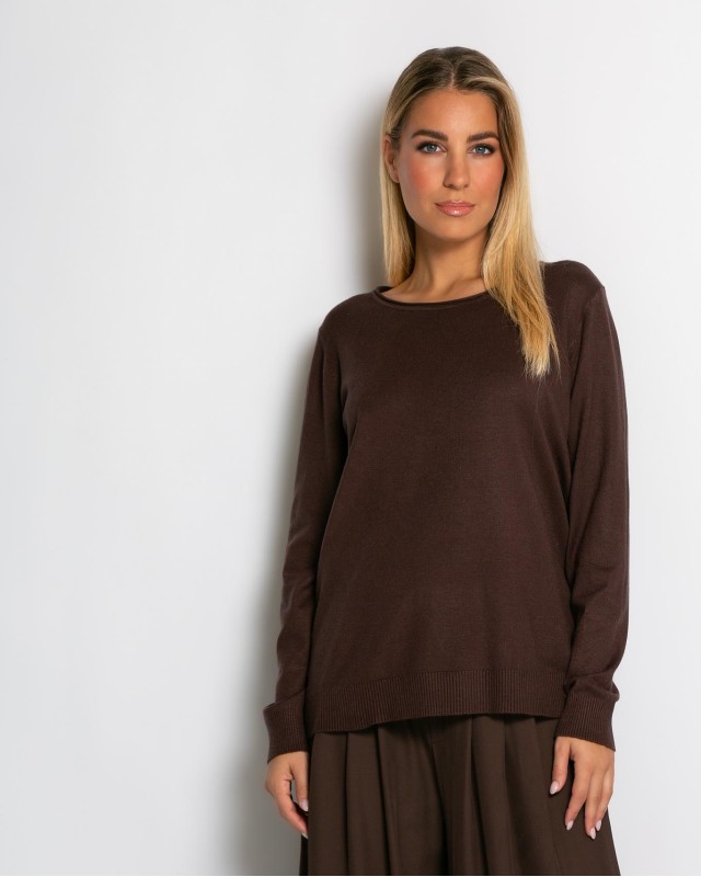 Μπλούζα ψιλό πλεκτό με λαιμόκοψη καφέ