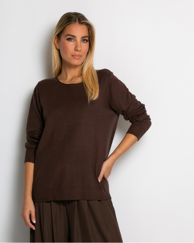 Μπλούζα ψιλό πλεκτό με λαιμόκοψη καφέ