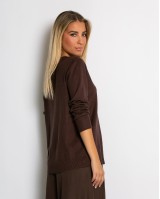 Μπλούζα ψιλό πλεκτό με λαιμόκοψη καφέ