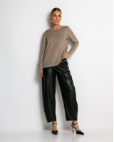 Μπλούζα ψιλό πλεκτό με λαιμόκοψη μπεζ