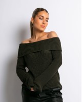 Πλεκτό πουλόβερ με έξω ώμους χακί