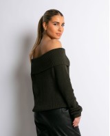 Πλεκτό πουλόβερ με έξω ώμους χακί