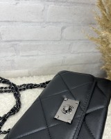Τσάντα καπιτονέ με κούμπωμα και αλυσίδα μαύρο Τσάντα καπιτονέ με κούμπωμα και αλυσίδα μαύρο