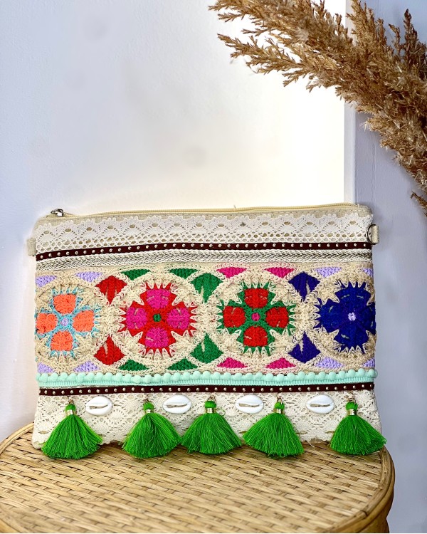 Boho ethnic clutch με κεντήματα aqua