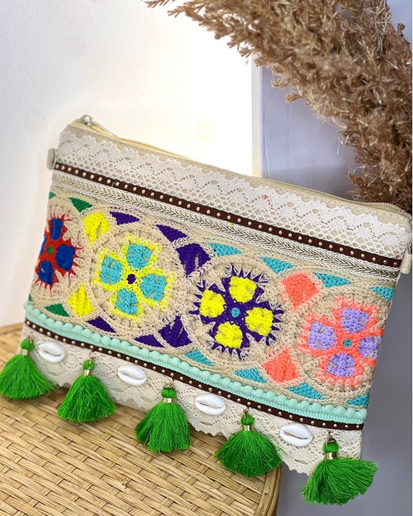 Boho ethnic clutch με κεντήματα aqua