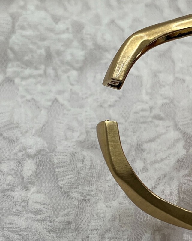 Sculpted Wave Bracelet – gold