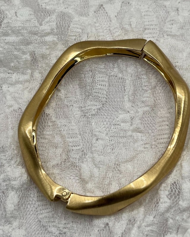 Sculpted Wave Bracelet – gold