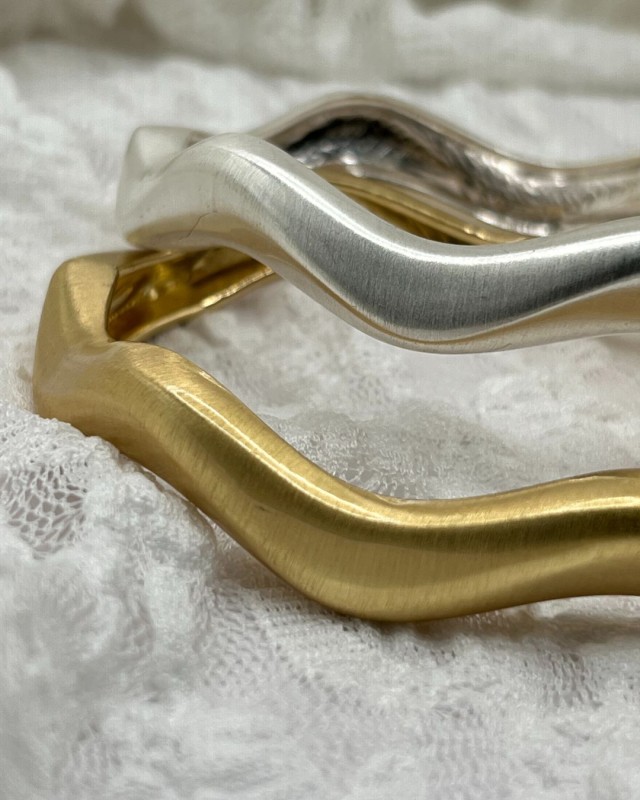 Sculpted Wave Bracelet – Silver