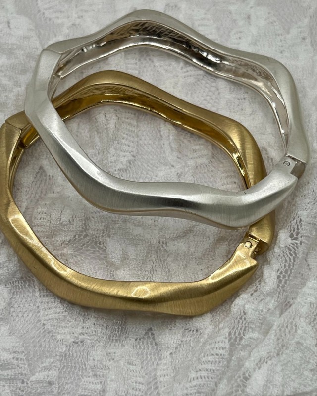 Sculpted Wave Bracelet – Silver