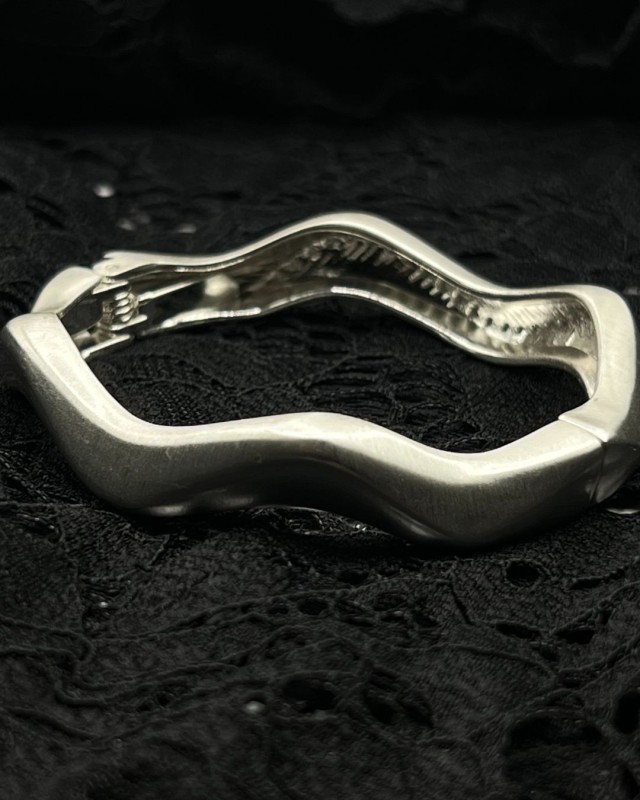 Sculpted Wave Bracelet – Silver