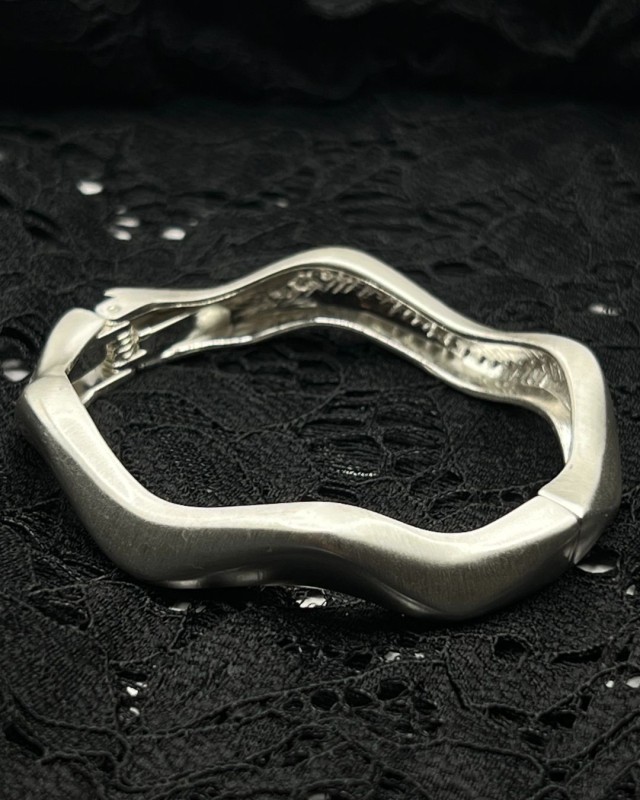 Sculpted Wave Bracelet – Silver
