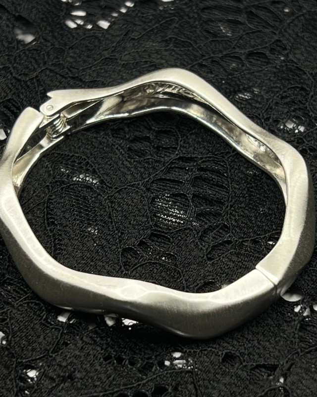 Sculpted Wave Bracelet – Silver