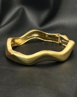 Sculpted Wave Bracelet – gold