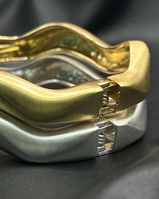 Sculpted Wave Bracelet – Silver