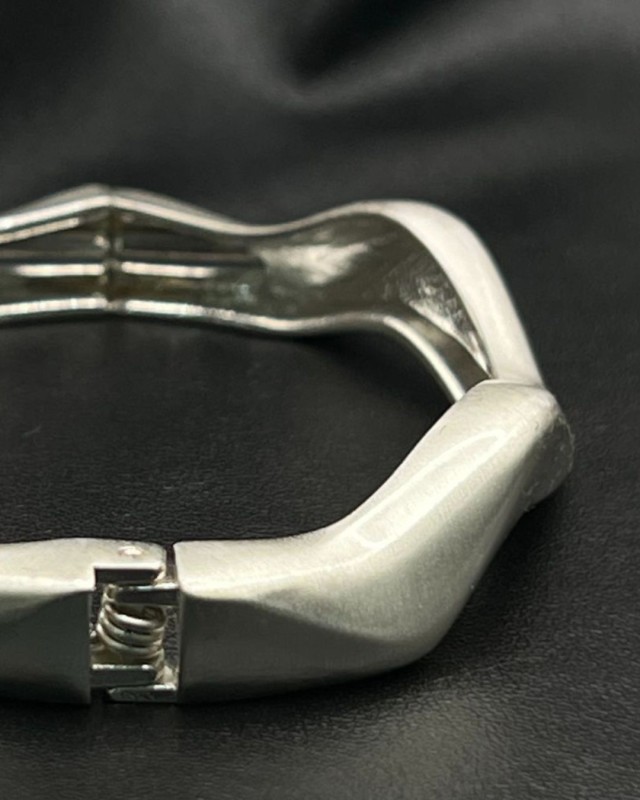 Sculpted Wave Bracelet – Silver