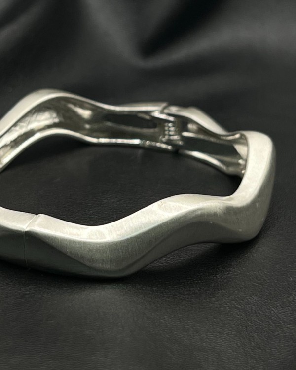 Sculpted Wave Bracelet – gold